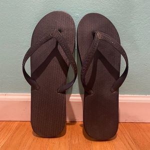 EUC musical note detail black rubber flip flops - M12